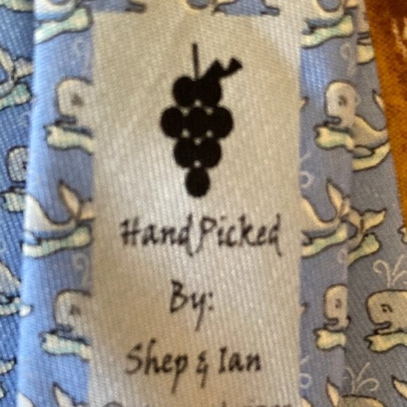100% Silk Vineyard Vines Shep & Ian Blue Whales Beach Ocean Sea Marine Men's Tie - Picture 4 of 7